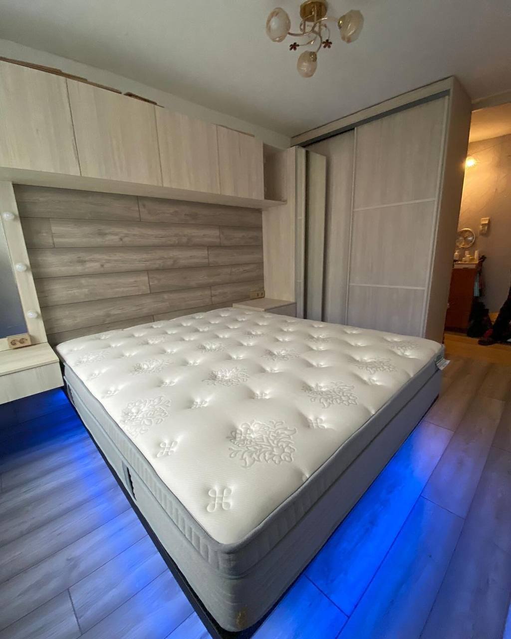 Кровать-трансформер с подсветкой