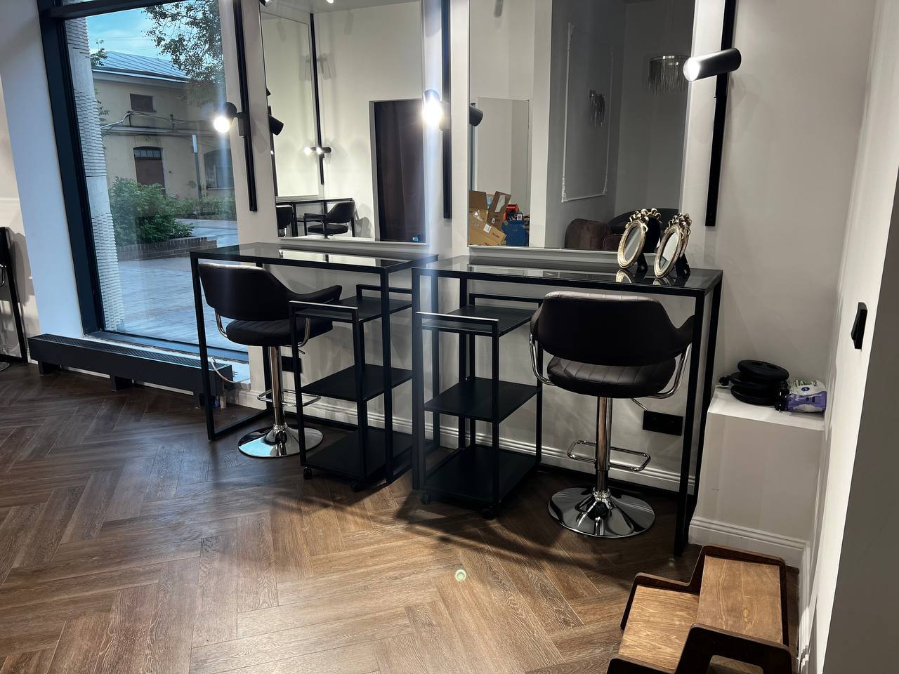 Рабочие места барбера (черный металл)