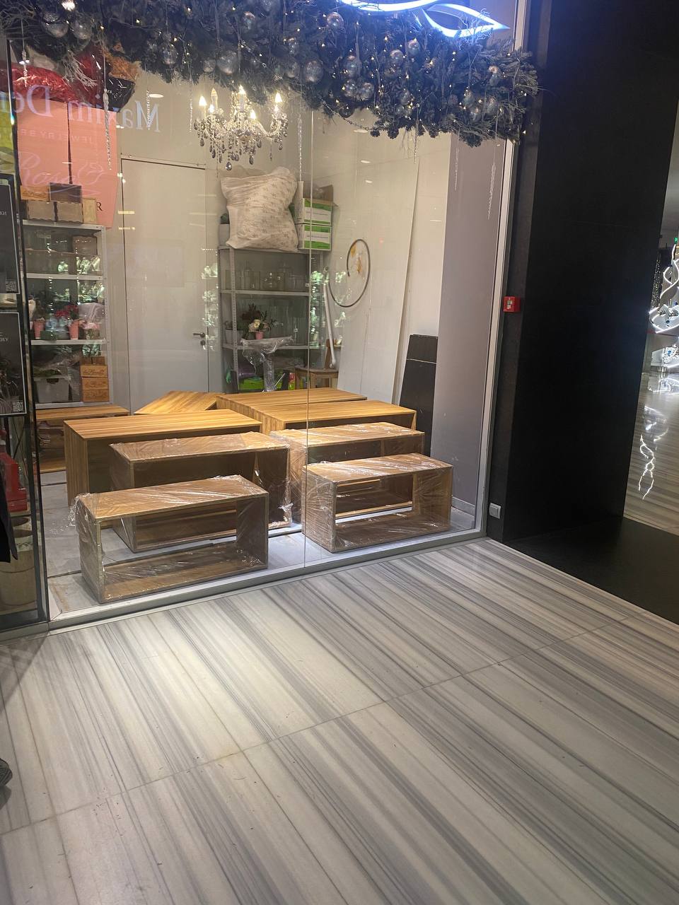 Подиумы и кубы для витрины (дерево)