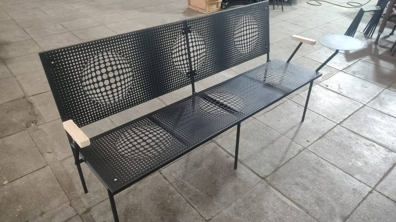 Перфорированная парковая скамья (металл)