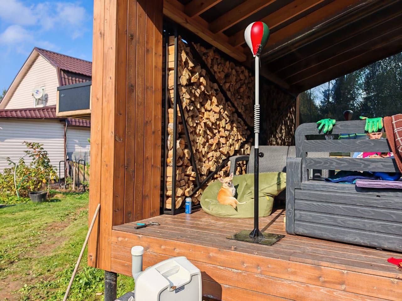 Дровница с декоративной укладкой