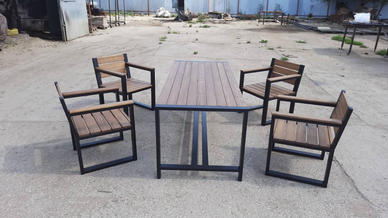 Обеденная группа с четырьмя креслами