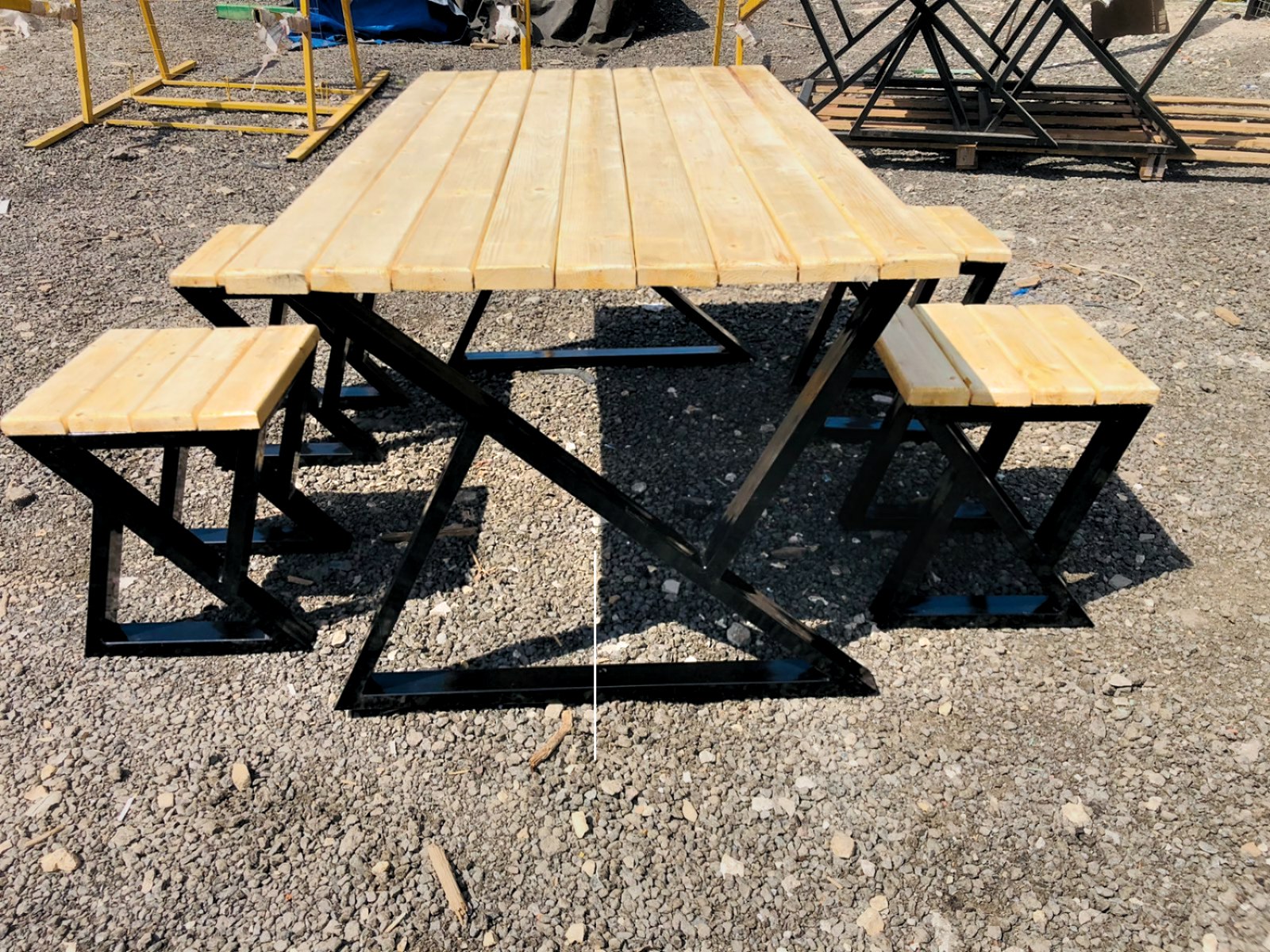 Обеденный стол с Х-опорами (светлая столешница)