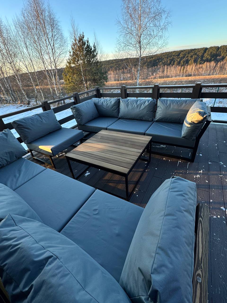 Зимний лаунж-комплект на террасе